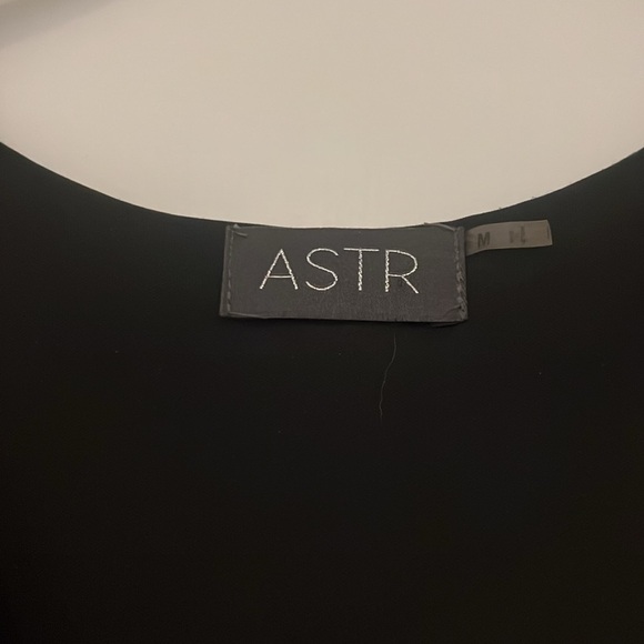 ASTR Women’s Black & Floral Long Sleeve Romper - Picture 3 of 3